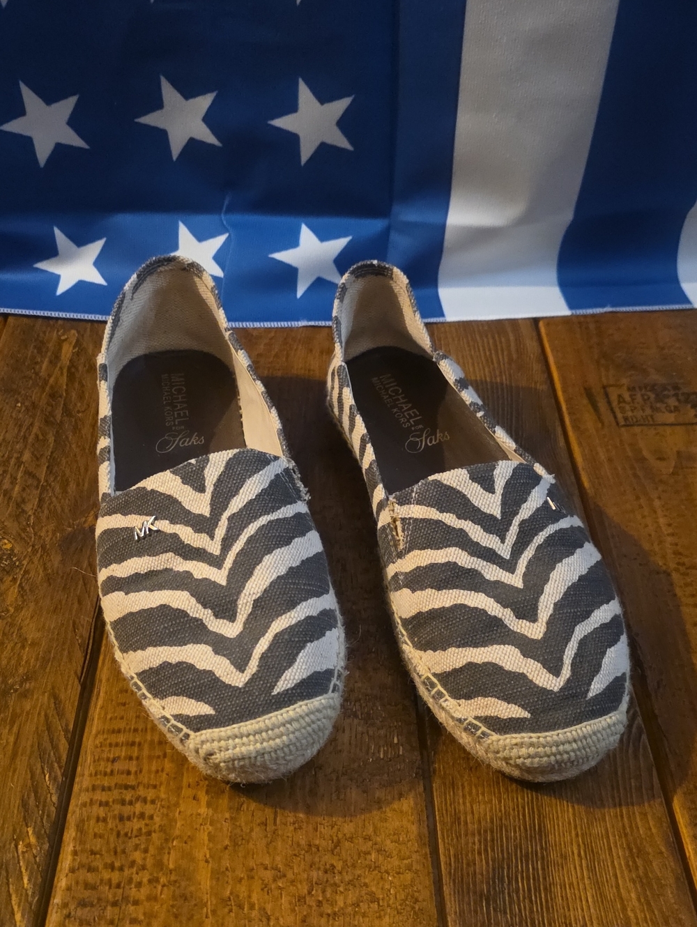 MICHAEL Michael Kors For Saks Zebra Print Flat Espadrilles Size 9½M LIKE NEW!